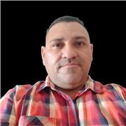Profesor de castellanos y literatura imparte clases a niños y jóvenes